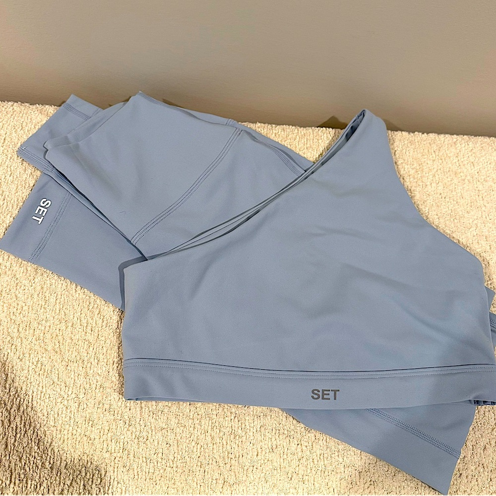 SET ACTIVE Luxform Baby Blue One-Shoulder Sports Bra and Leggings